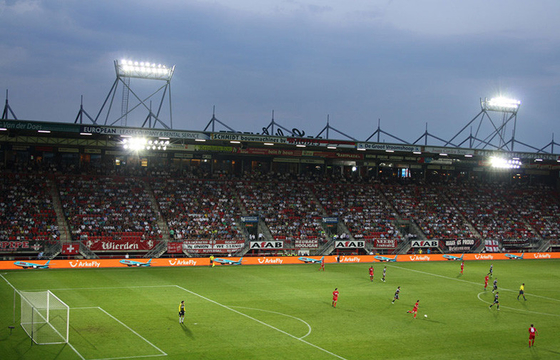 Strong structure P16 Video Stadium LED Display 3906 pixels / ㎡